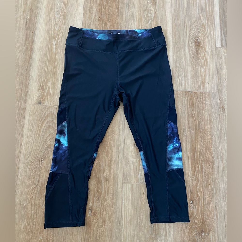 Kyodan Capri Mesh Cut-Out Leggings